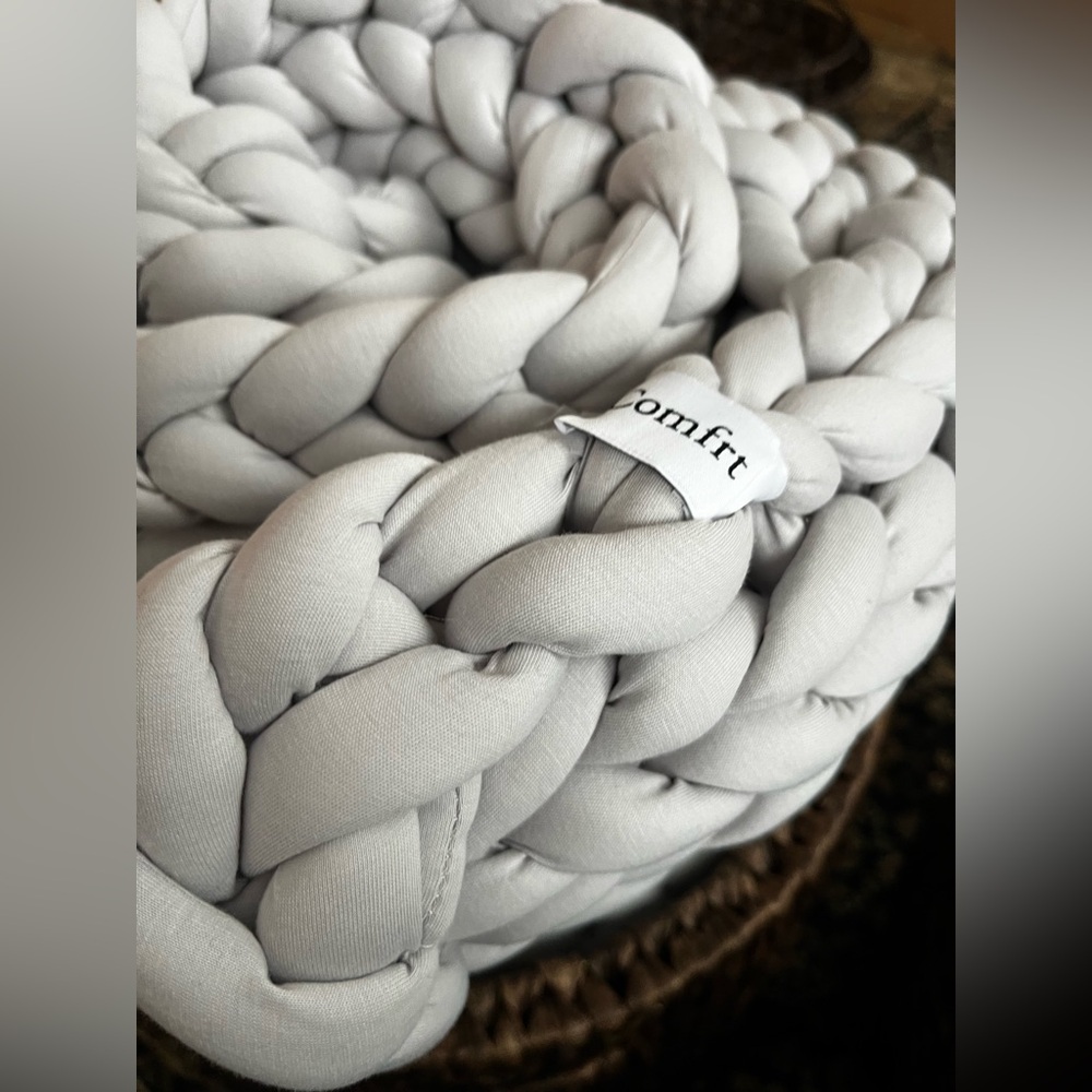 Comfrt Cuddle Cloud Weighted Blanket in Soft Gray - Picture 7 of 11
